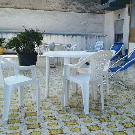 Una Terrazza Nel Sole Appartamento Di Tre Camere E Terrazza Trapani Exterior photo