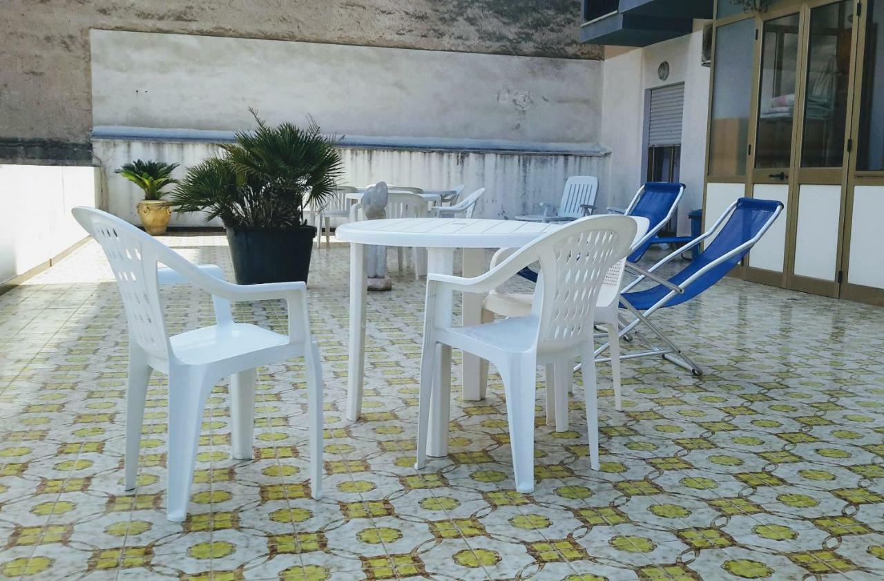 Una Terrazza Nel Sole Appartamento Di Tre Camere E Terrazza Trapani Exterior photo