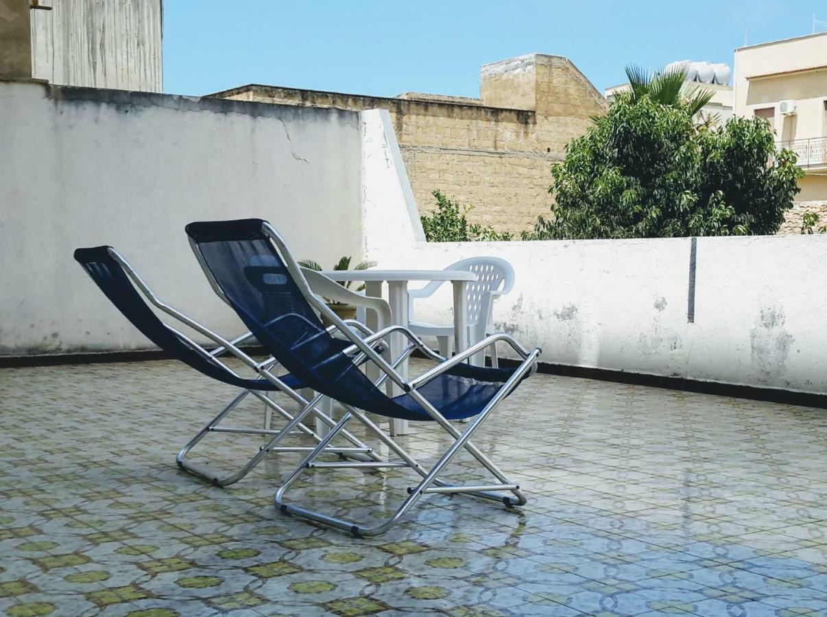 Una Terrazza Nel Sole Appartamento Di Tre Camere E Terrazza Trapani Exterior photo